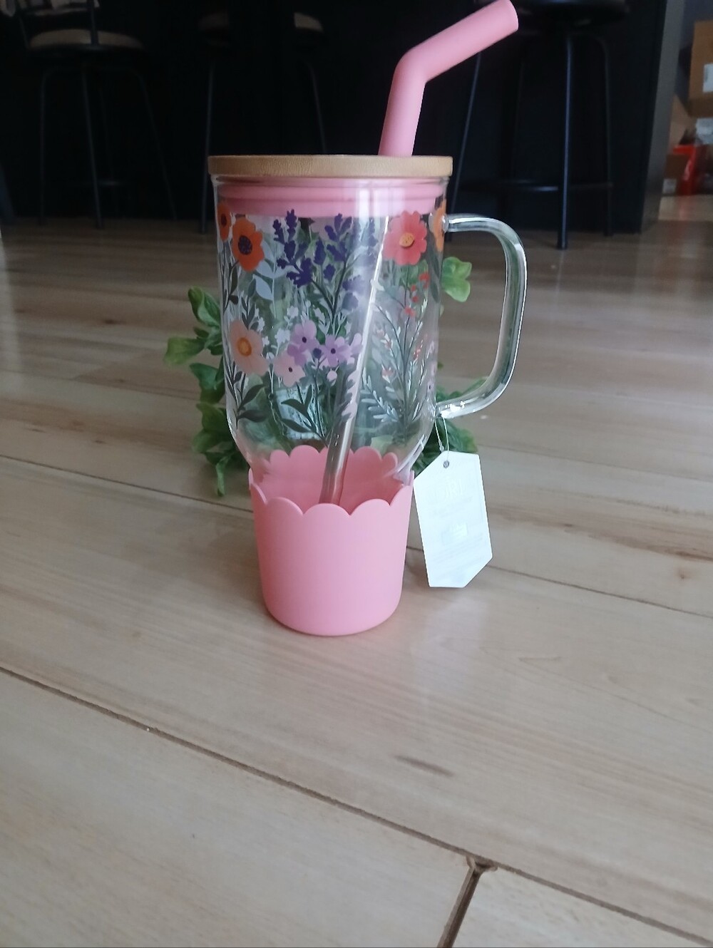 NWT 10 Strawberry Street Floral Glass Tumbler with Pink Silicone Base & Straw